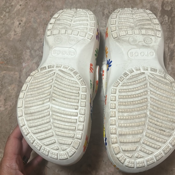 Crocs Colorful Daisy - Limited Addition - Picture 2 of 4